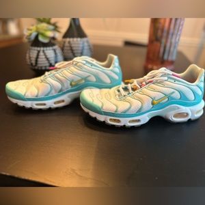 Nike Air Max Plus, women’s size 11, teal twist summer edition